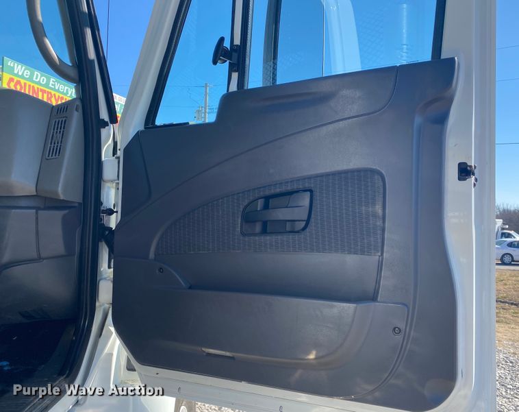 image for item JN9175 2010 International 4300  flatbed truck