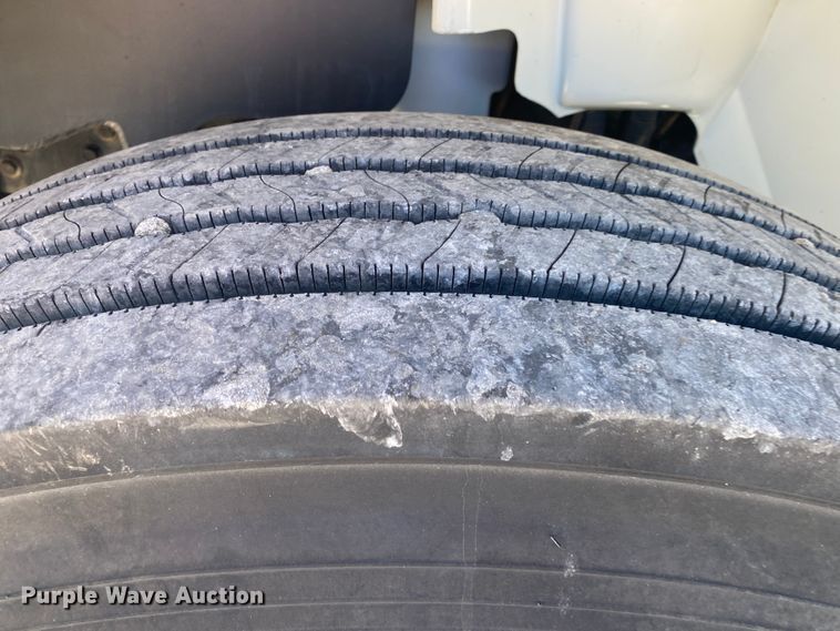 image for item JN9175 2010 International 4300  flatbed truck