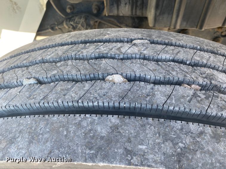 image for item JN9175 2010 International 4300  flatbed truck