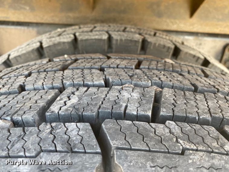 image for item JN9175 2010 International 4300  flatbed truck