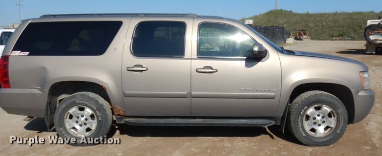 image for item JQ9195 2007 Chevrolet Suburban LT  SUV