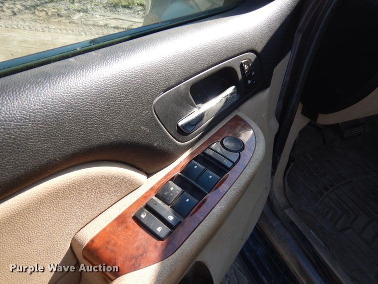 image for item JQ9195 2007 Chevrolet Suburban LT  SUV