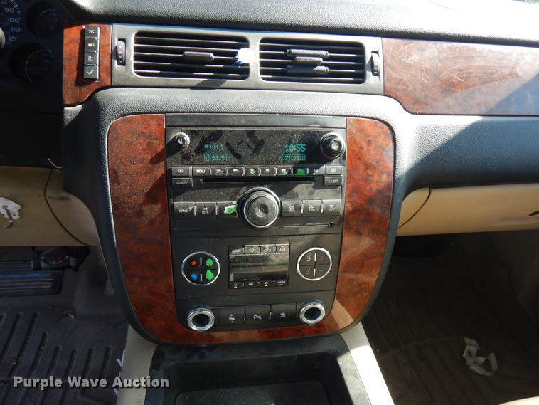 image for item JQ9195 2007 Chevrolet Suburban LT  SUV