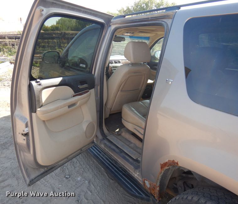 image for item JQ9195 2007 Chevrolet Suburban LT  SUV