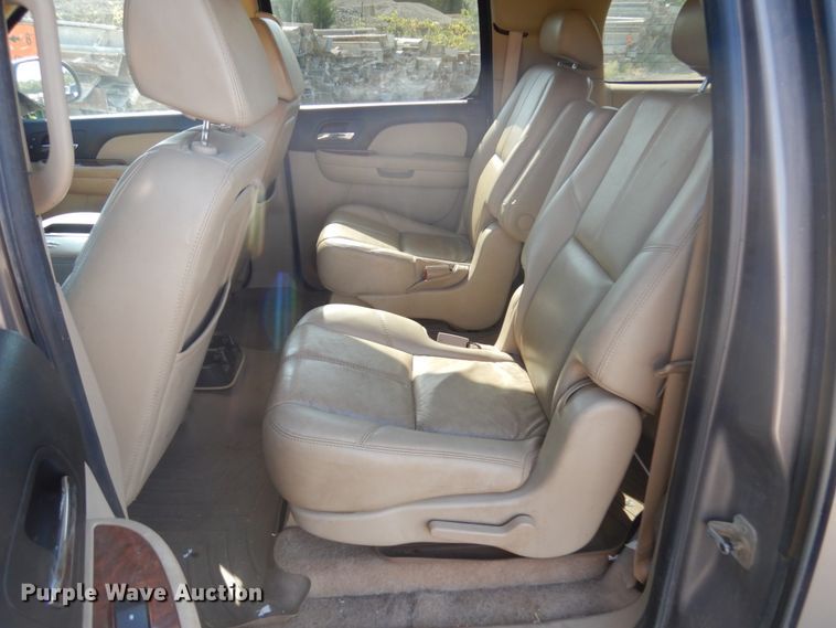 image for item JQ9195 2007 Chevrolet Suburban LT  SUV