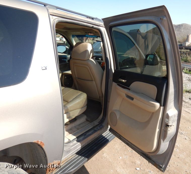 image for item JQ9195 2007 Chevrolet Suburban LT  SUV