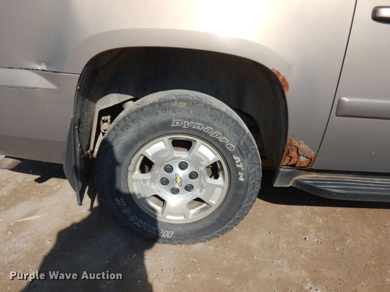 image for item JQ9195 2007 Chevrolet Suburban LT  SUV