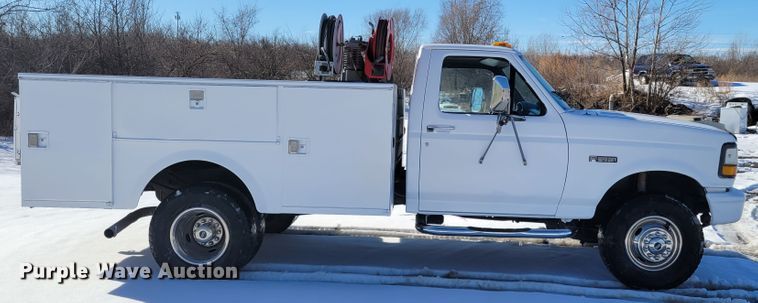 image for item KH9762 1992 Ford F450 Super Duty  utility / service truck