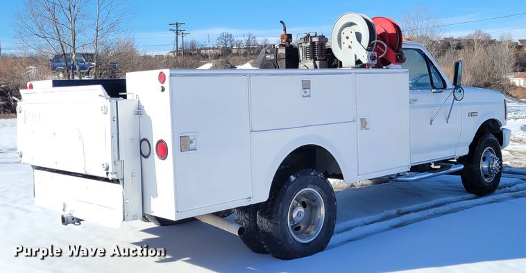 image for item KH9762 1992 Ford F450 Super Duty  utility / service truck