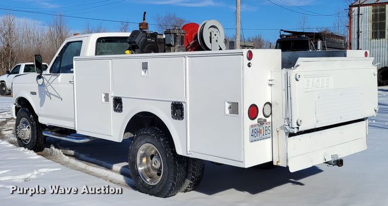 image for item KH9762 1992 Ford F450 Super Duty  utility / service truck