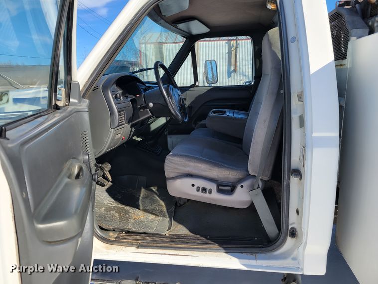 image for item KH9762 1992 Ford F450 Super Duty  utility / service truck