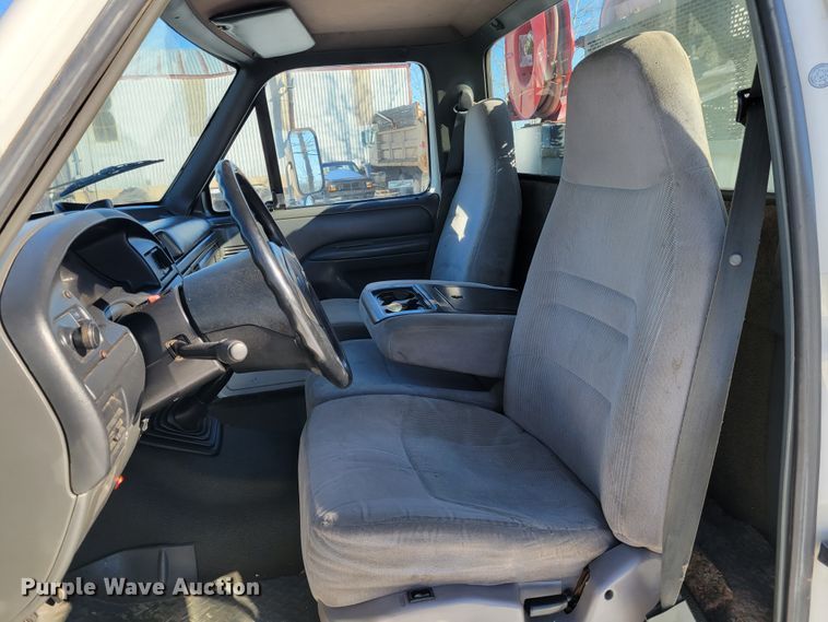 image for item KH9762 1992 Ford F450 Super Duty  utility / service truck