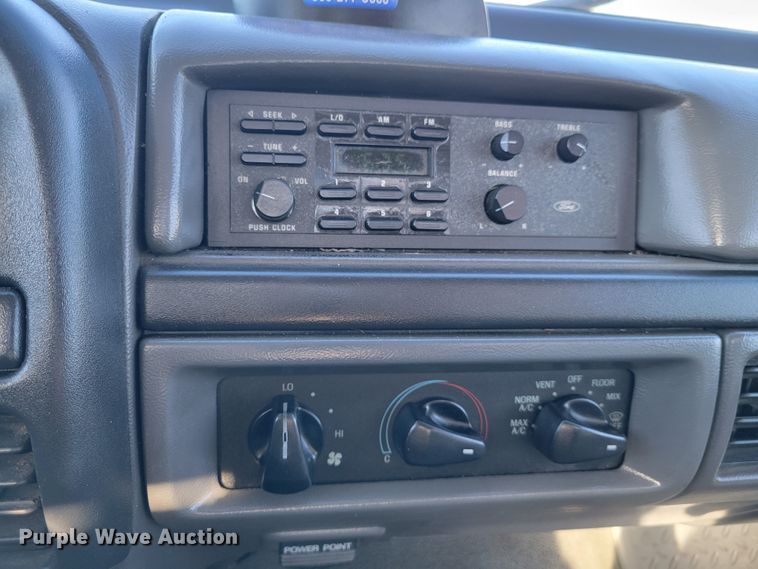 image for item KH9762 1992 Ford F450 Super Duty  utility / service truck