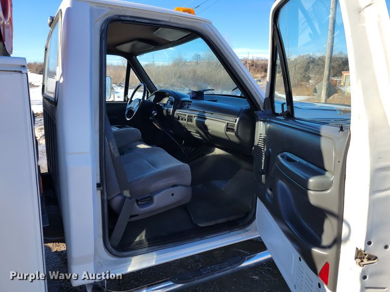 image for item KH9762 1992 Ford F450 Super Duty  utility / service truck