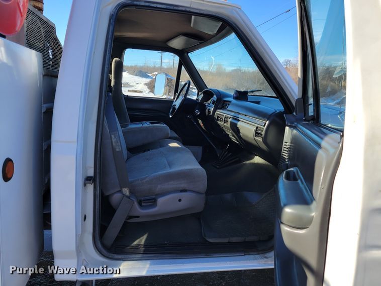 image for item KH9762 1992 Ford F450 Super Duty  utility / service truck