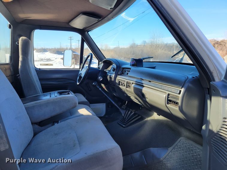 image for item KH9762 1992 Ford F450 Super Duty  utility / service truck