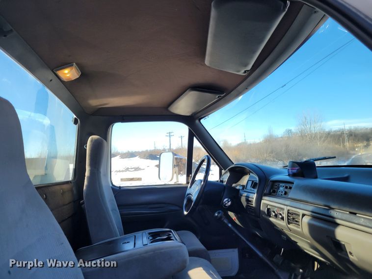 image for item KH9762 1992 Ford F450 Super Duty  utility / service truck