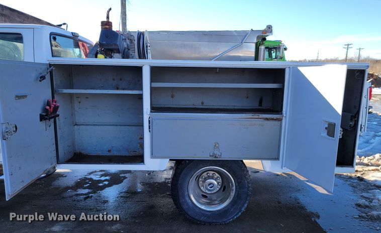 image for item KH9762 1992 Ford F450 Super Duty  utility / service truck