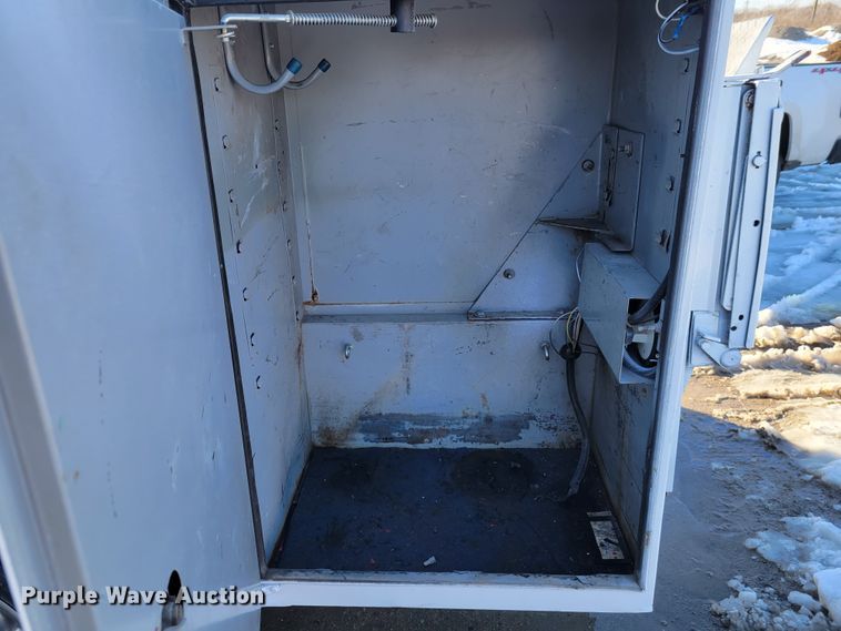 image for item KH9762 1992 Ford F450 Super Duty  utility / service truck