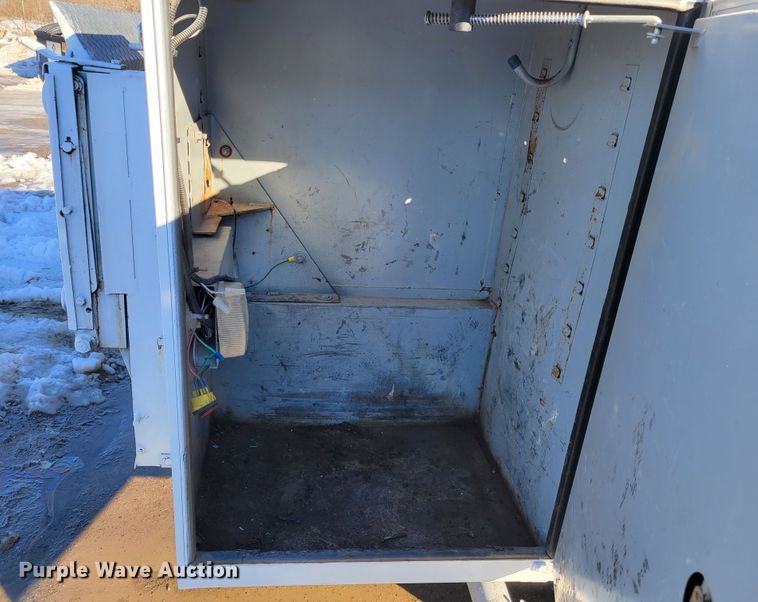 image for item KH9762 1992 Ford F450 Super Duty  utility / service truck