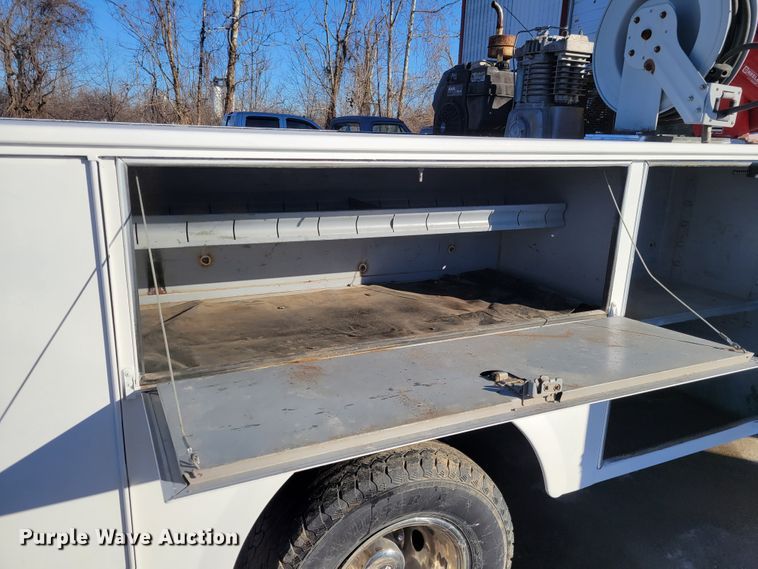 image for item KH9762 1992 Ford F450 Super Duty  utility / service truck