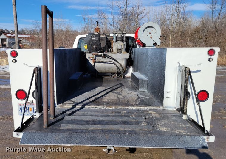 image for item KH9762 1992 Ford F450 Super Duty  utility / service truck