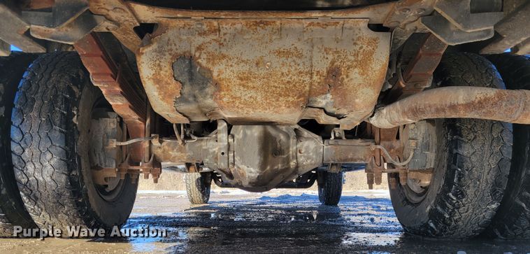 image for item KH9762 1992 Ford F450 Super Duty  utility / service truck