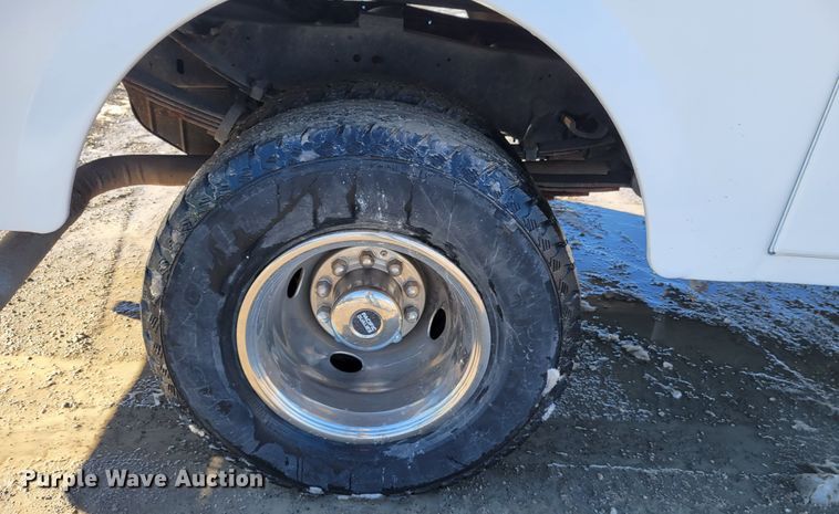 image for item KH9762 1992 Ford F450 Super Duty  utility / service truck