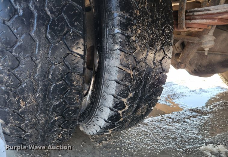 image for item KH9762 1992 Ford F450 Super Duty  utility / service truck