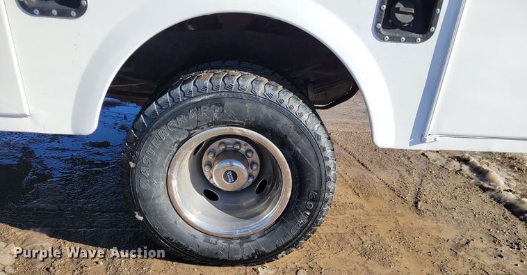 image for item KH9762 1992 Ford F450 Super Duty  utility / service truck