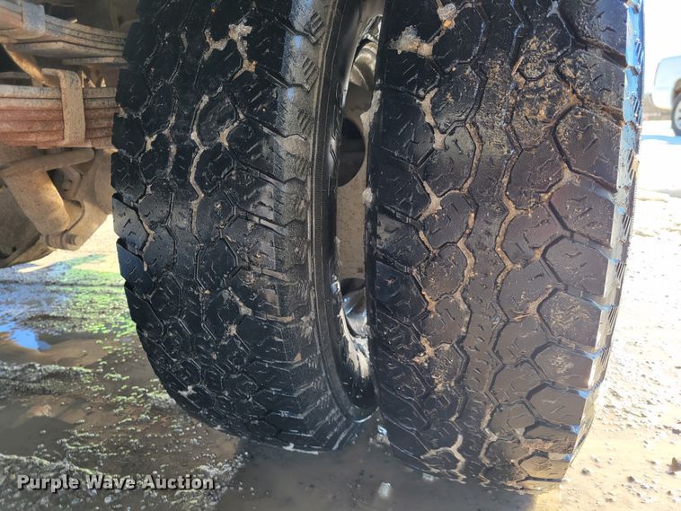 image for item KH9762 1992 Ford F450 Super Duty  utility / service truck