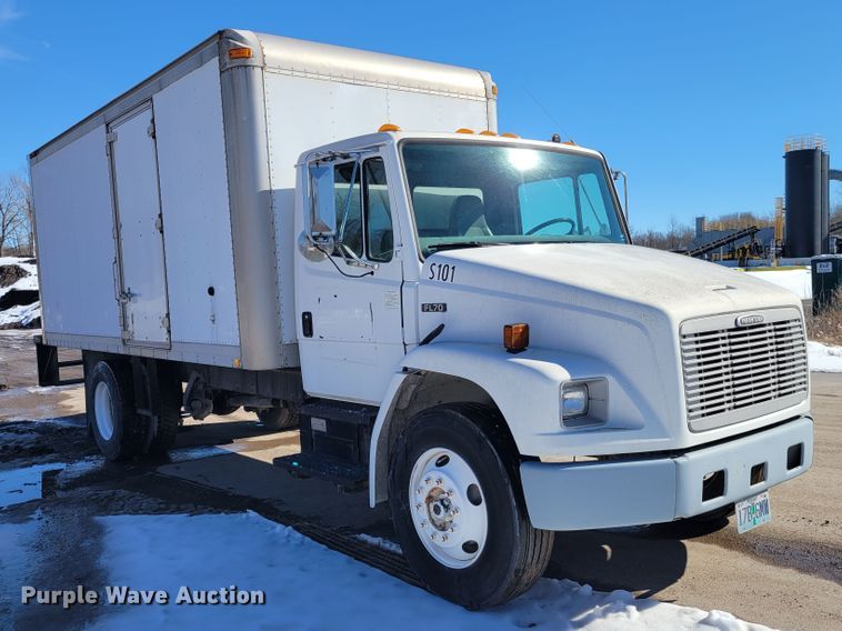 image for item KH9763 2003 Freightliner FL70  box truck