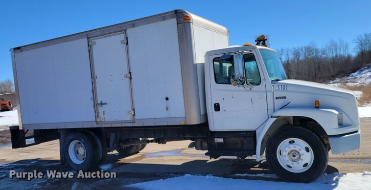 image for item KH9763 2003 Freightliner FL70  box truck