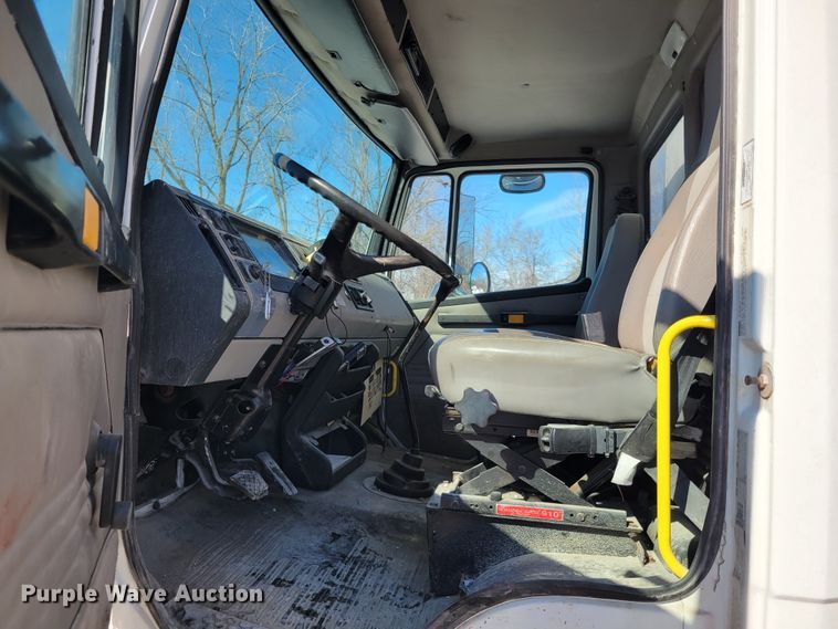 image for item KH9763 2003 Freightliner FL70  box truck