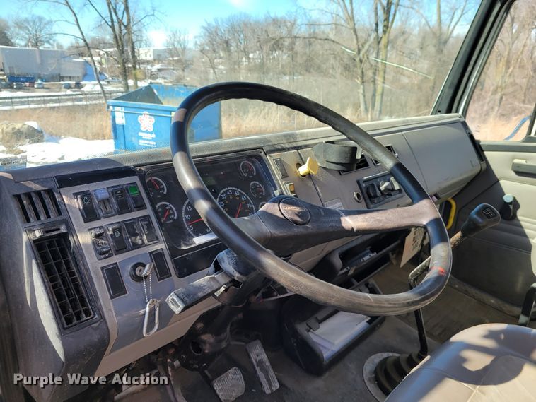 image for item KH9763 2003 Freightliner FL70  box truck