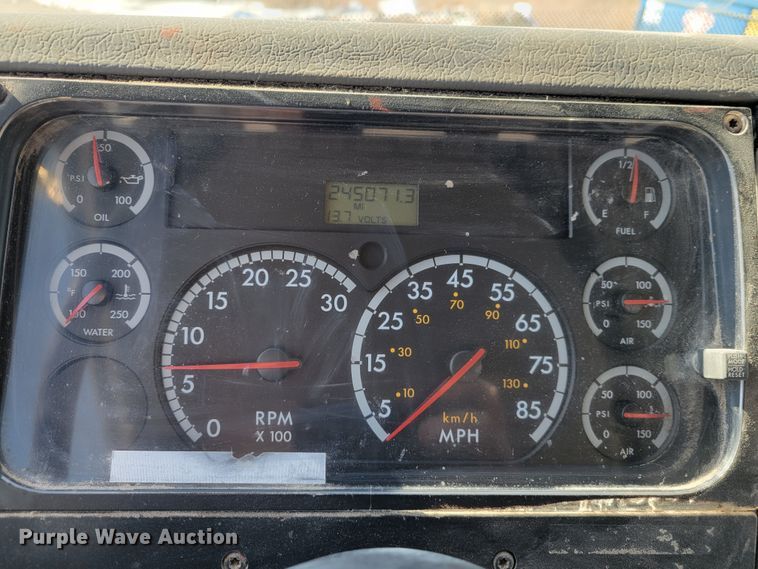 image for item KH9763 2003 Freightliner FL70  box truck