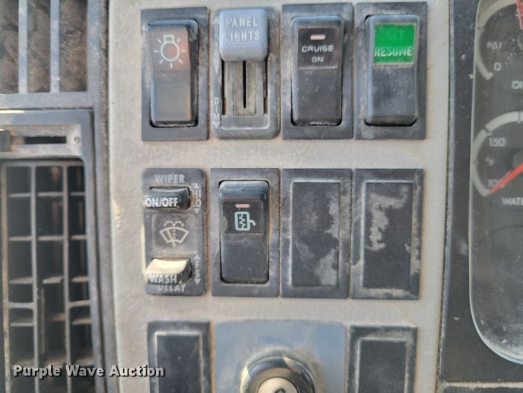 image for item KH9763 2003 Freightliner FL70  box truck