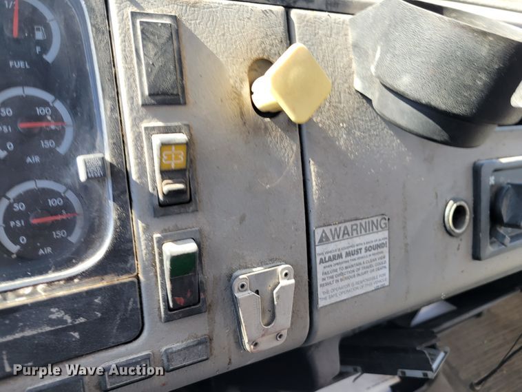 image for item KH9763 2003 Freightliner FL70  box truck