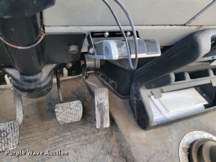 image for item KH9763 2003 Freightliner FL70  box truck