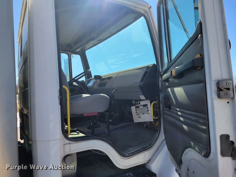 image for item KH9763 2003 Freightliner FL70  box truck