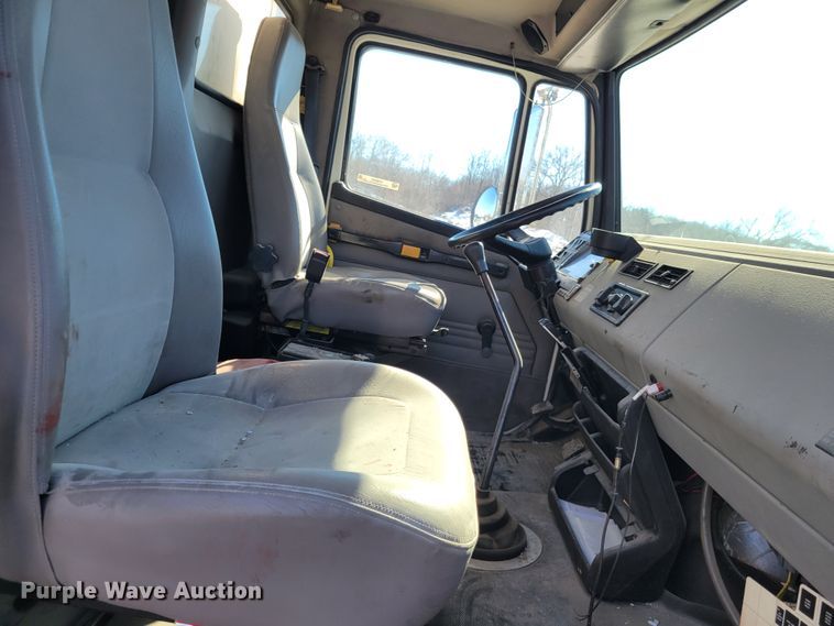 image for item KH9763 2003 Freightliner FL70  box truck