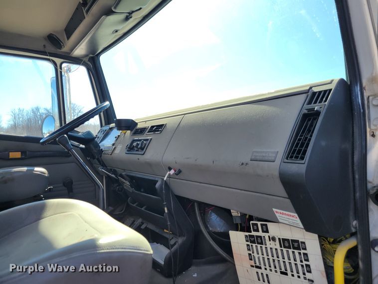 image for item KH9763 2003 Freightliner FL70  box truck