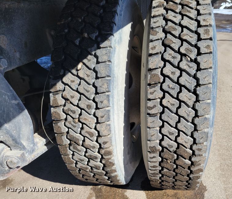 image for item KH9763 2003 Freightliner FL70  box truck