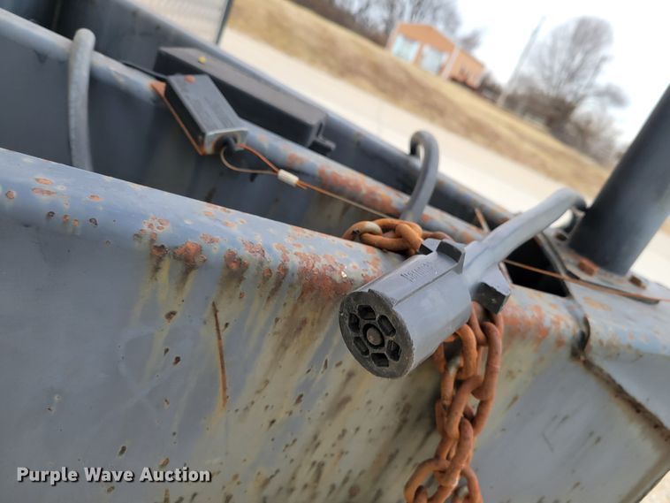 image for item KH9769 2002 Haulmark RT85X32WT3  enclosed cargo trailer