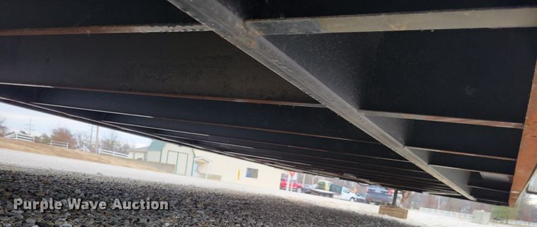 image for item KH9769 2002 Haulmark RT85X32WT3  enclosed cargo trailer