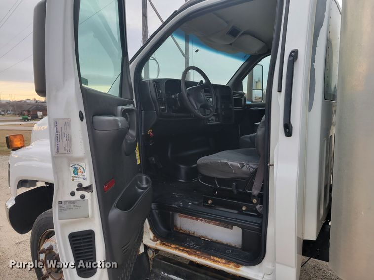 image for item KH9773 2007 GMC C4500  box truck