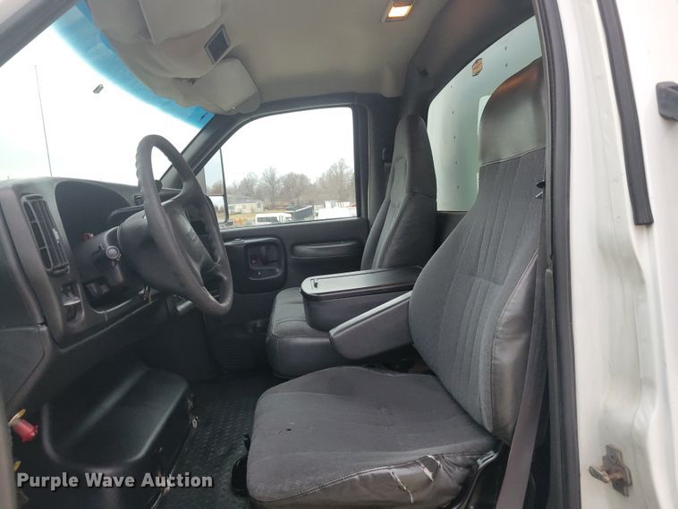 image for item KH9773 2007 GMC C4500  box truck