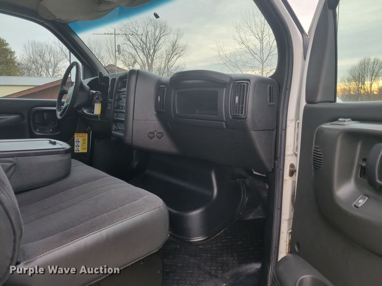 image for item KH9773 2007 GMC C4500  box truck