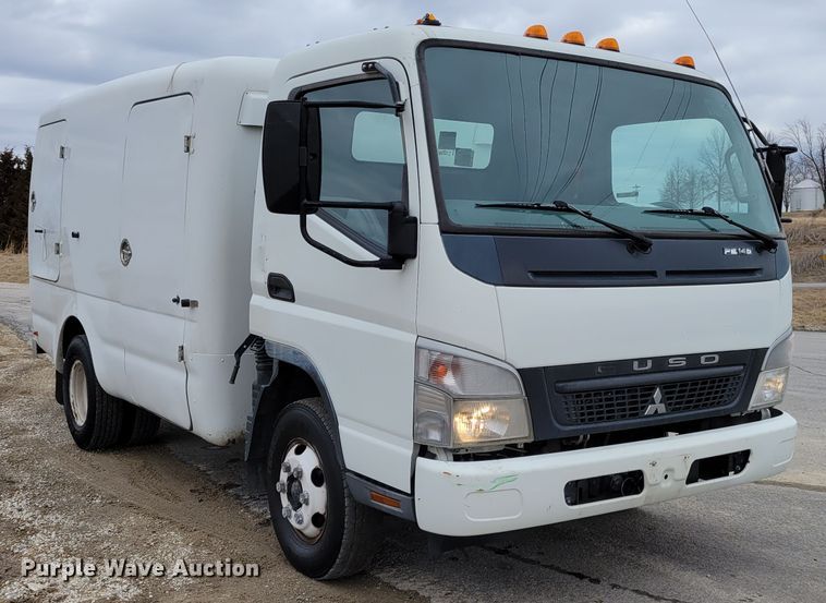 image for item KH9830 2008 Mitsubishi FUSO  box truck