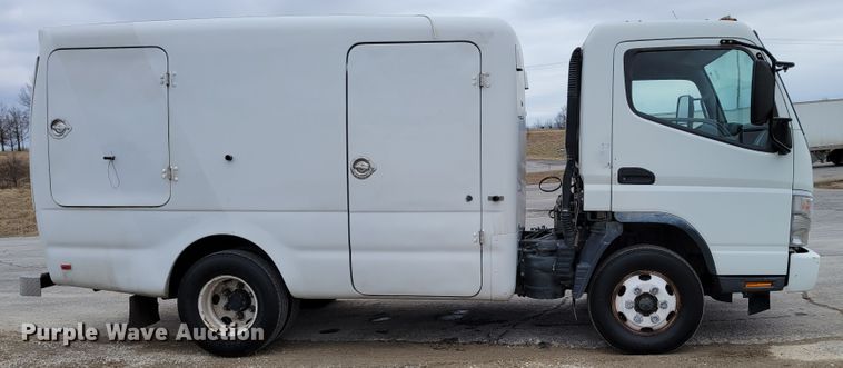 image for item KH9830 2008 Mitsubishi FUSO  box truck